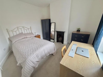 Double Room in Sale-Short Walk To Brooklands Tram Main Photo