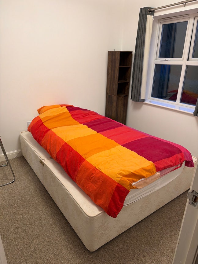 Room to rent Main Photo