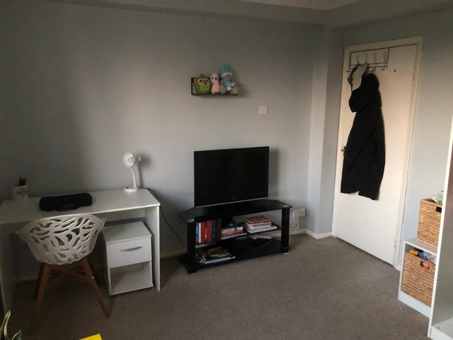 Spacious Double Room in Southfields (SW19)  Main Photo