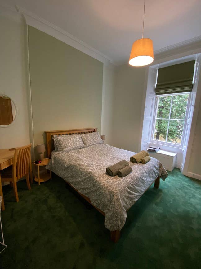 Central Edinburgh -  2 Rooms to Rent Main Photo