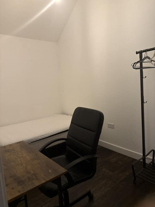 🏡 Furnished Double Room -All Bills Included  Main Photo