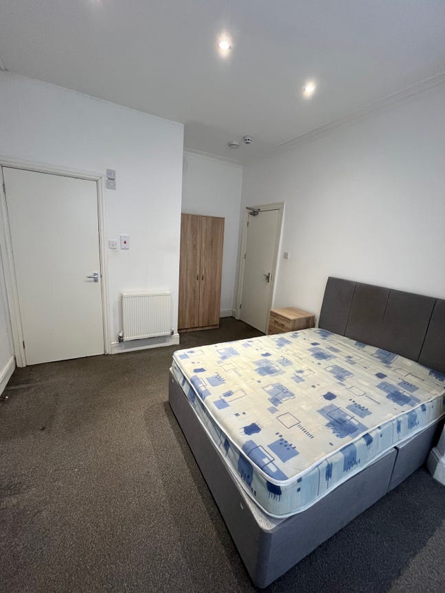 Large Double En-Suite All Bills Included Main Photo