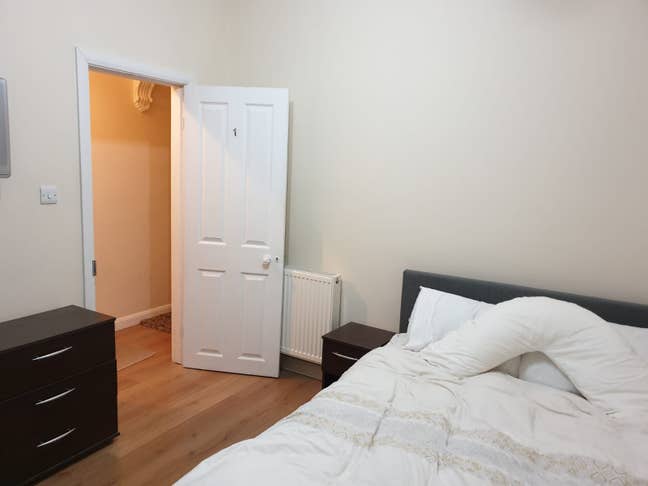 LARGE ROOM!! All inc in Southsea for professionals Main Photo