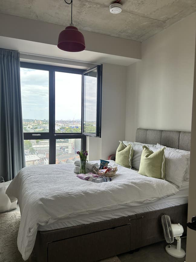 Stunning 2 - Bed Apartment in Wembley Park  Main Photo