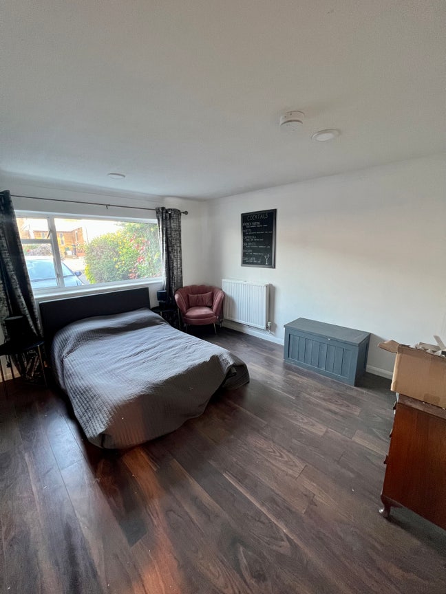 Huge Flat in Sought After Area🙌 Main Photo