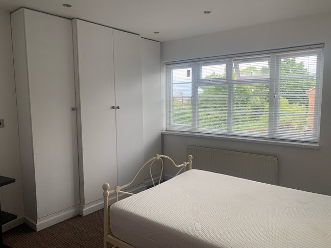 Available immediately- Large, Bright Double Room Main Photo