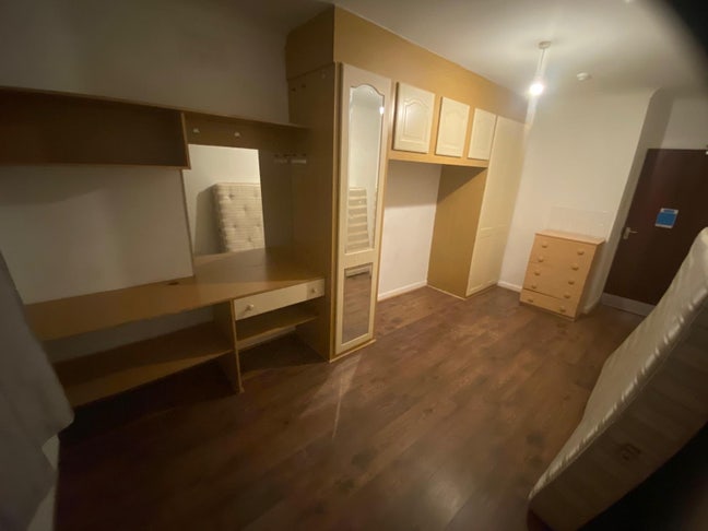Ensuite Room, Bills Included, Excellent Location Main Photo