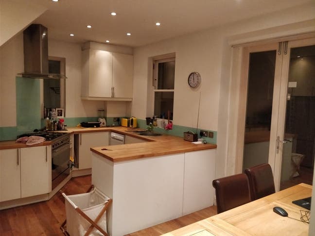 2 Bedroom Garden Flat in Chiswick Main Photo