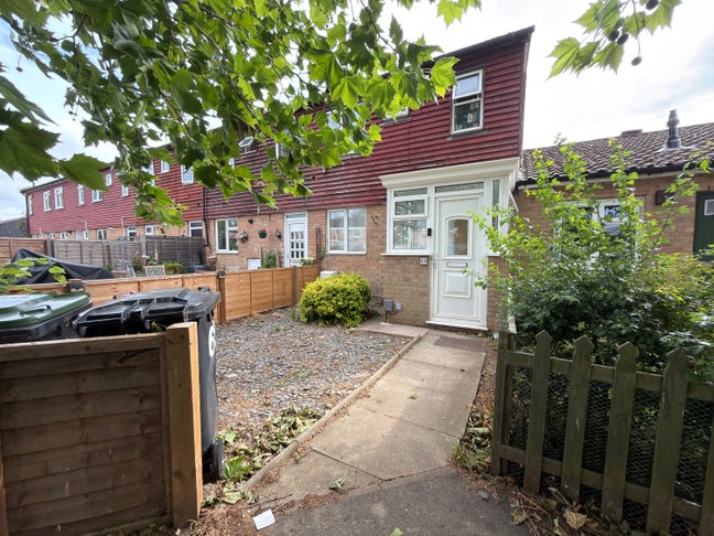 Newly Renovated, 2 rooms available (&pound;775 FOR BOTH) Main Photo