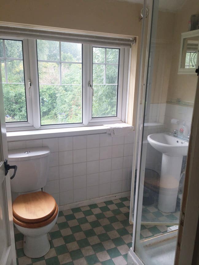 A good sized doubl room in a lovely friendly home. Main Photo
