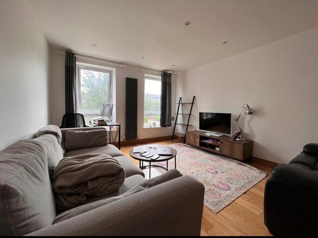 2 Rooms in 4-Bed, 10-Min Walk From Canary Wharf Main Photo