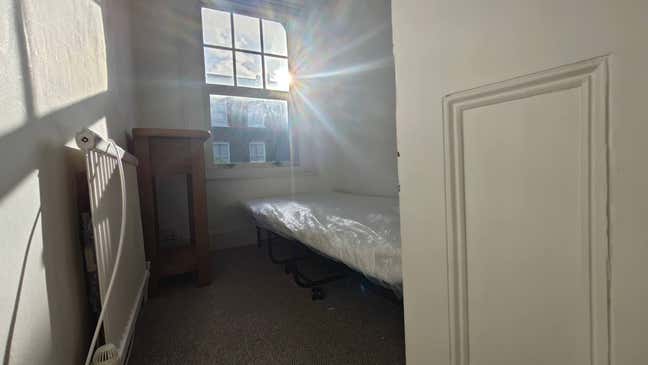 Short-term room in Queen's Park &pound;680 pcm  Jun-Oct Main Photo