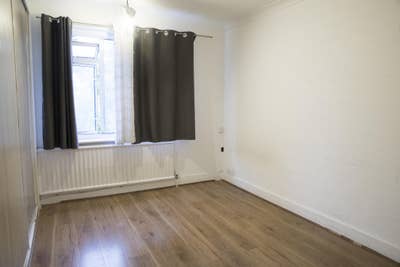 Spacious 1 Room to Rent Available 🤘 Main Photo