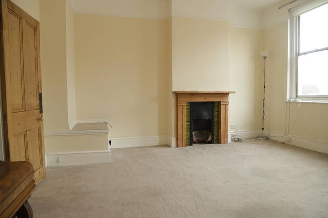 3 bed flat in Greenwich with shared bathroom Main Photo