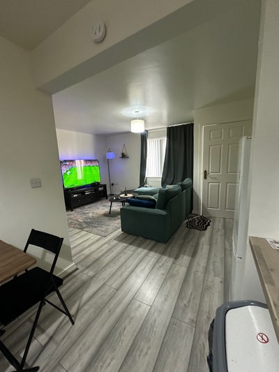 Lovely room in 2b house Main Photo