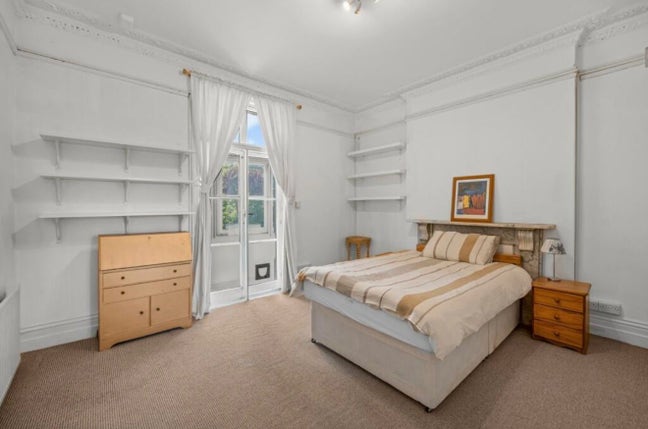 One bed with garden near Richmond station  Main Photo