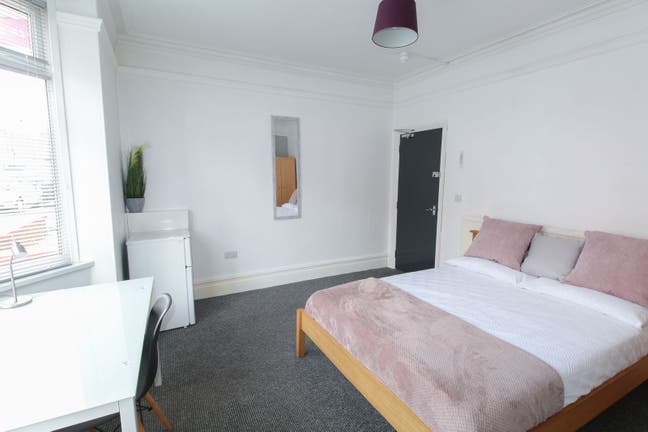 West Parade | Furnished 3 Double Rooms Main Photo