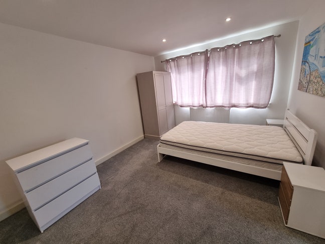 ✅ Spacious Double Room in a Shared House Main Photo