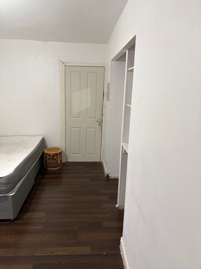Large Room Main Photo