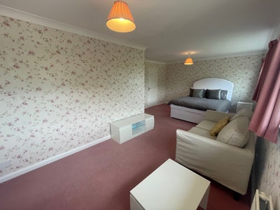 XL En-Suite Double Room Available Upper Caldecote Main Photo