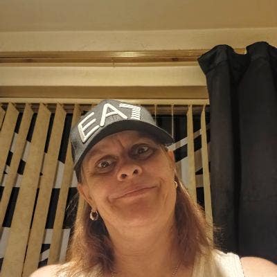 Mature woman Main Photo