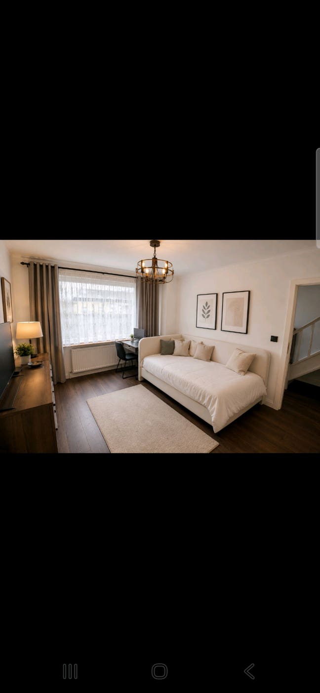 Large double room downstairs Main Photo