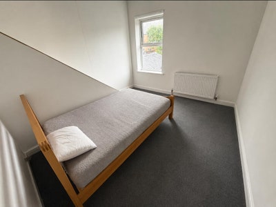 Bright Double Room Available in Friendly Shared Ho Main Photo
