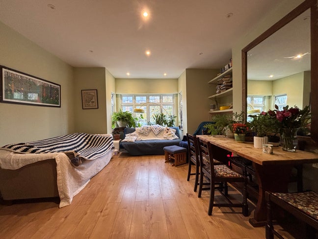 Double room available short-mid term Main Photo
