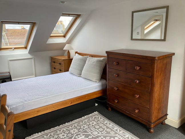 Lovely Attic Room in Poets Corner Monday to Friday Main Photo