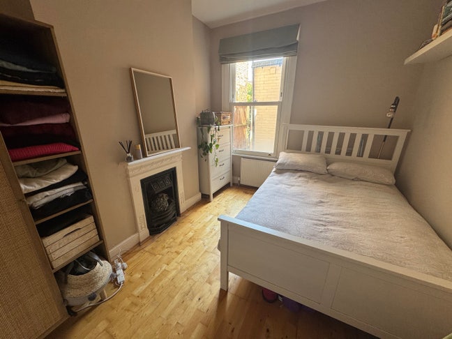 Double room available - 2 bedroom flat with garden Main Photo