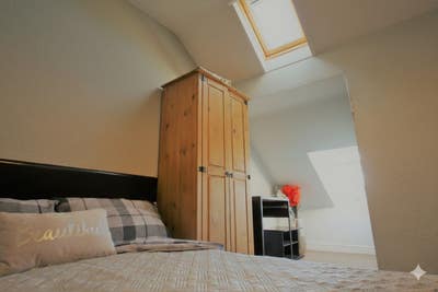 ✨ Single Room Available in Friendly House Share Main Photo