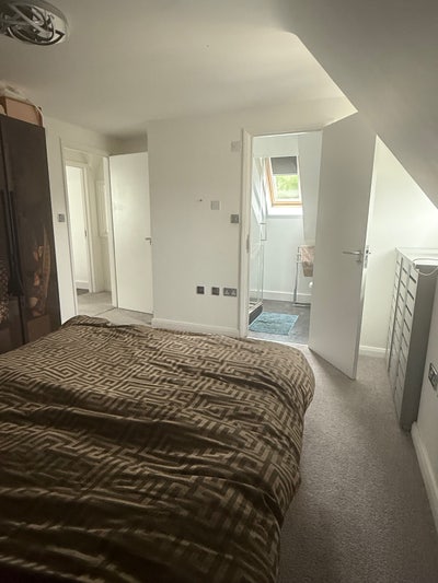 Double En-Suite Room with Parking Main Photo