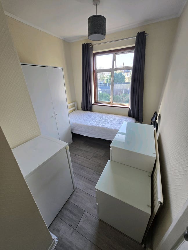 Room to rent Main Photo