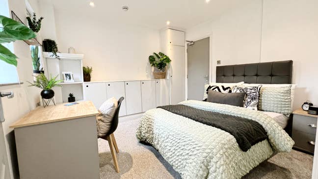  Double Ensuite | Next to Whh | Deposit Free Main Photo