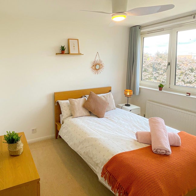 Bright lovely Double Room - Tooting Bec - 28 June Main Photo