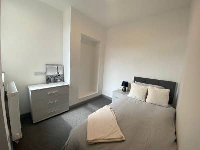 Close to Queens Hospital - Ensuite Rooms Main Photo