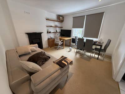 Delightful 2 double bedroom flat on Fordwych Rd Main Photo