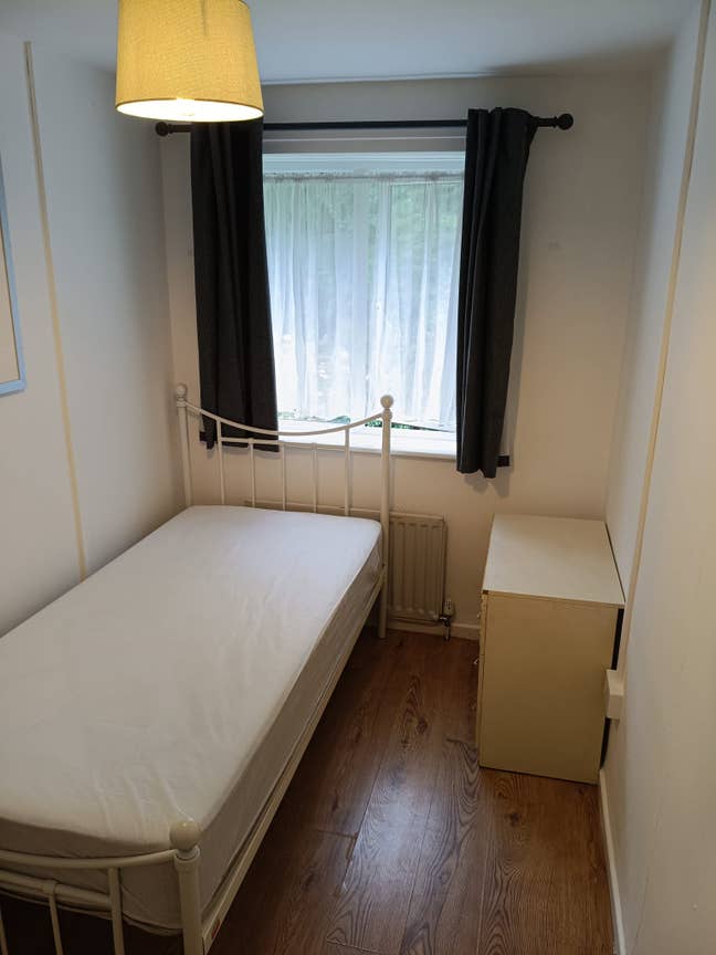 Single room hospital/town centre location  Main Photo