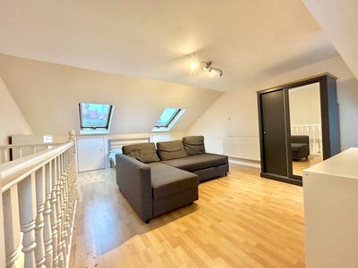 *Bills included* Room in brilliant location Main Photo