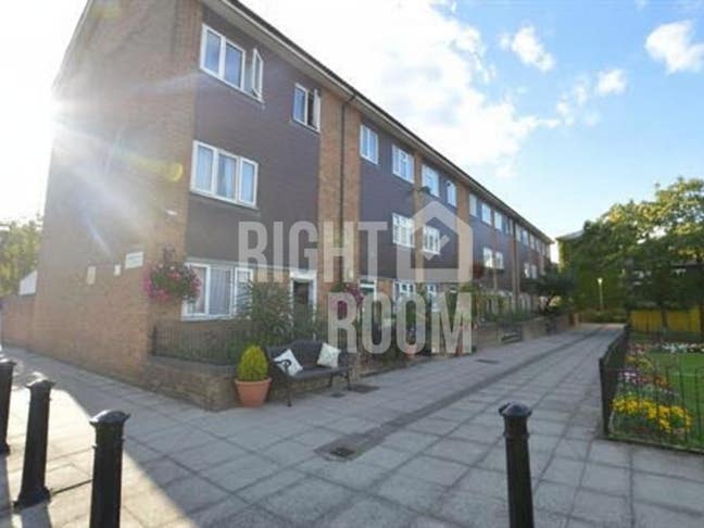 3 Large Rooms Available in Islington N7 Main Photo