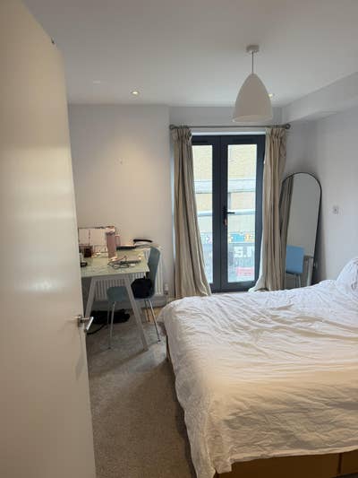 Bright Room + Private Bathroom Liverpool St Main Photo
