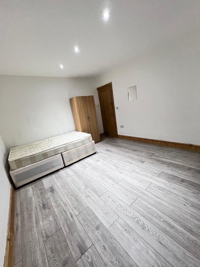 Furnished Room to rent- Harrow (HA2) Main Photo
