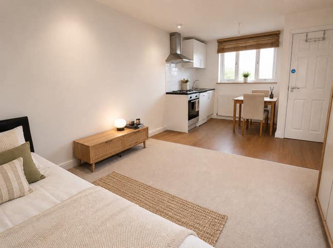 Rooms available in a friendly house share Main Photo