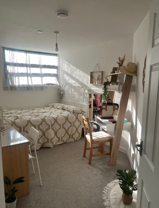 🏡 Spacious Double Room with Private Bathroom Main Photo