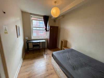 Super Cheap Double Room Near Whitechapel Main Photo