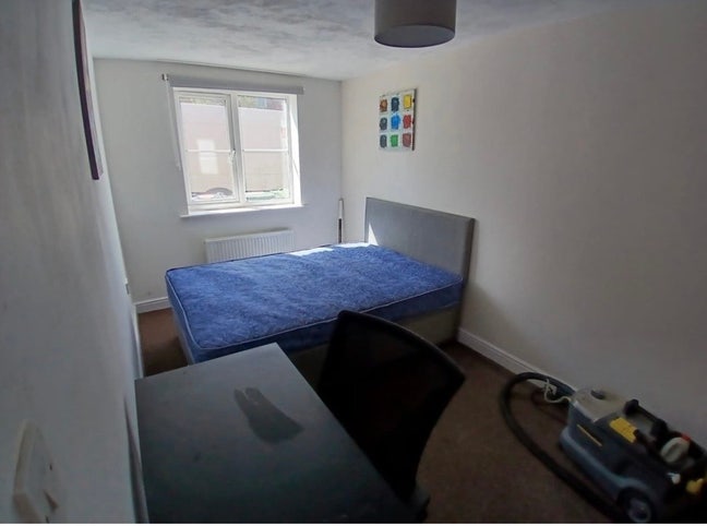 Large room in Ashford  Main Photo