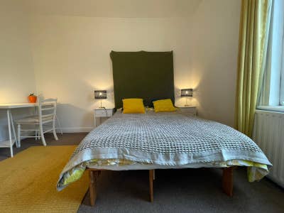 Large double room close to city centre Main Photo