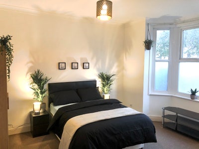 Large Double Room in Bounds Green - Wood Green  Main Photo