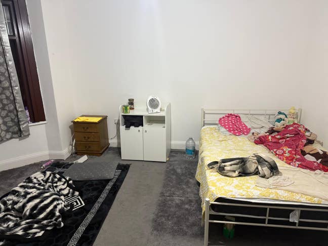 Double bedroom available in house at IG1 1PW Main Photo