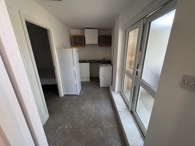 Spacious double bedroom available for rent Main Photo
